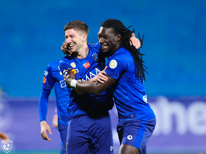 الهلال يكسب 