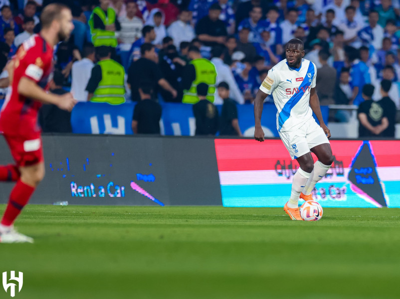 الهلال يتعادل مع 