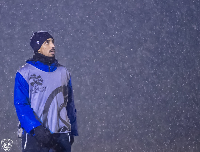 الهلال يتدرب تحت زخّات المطر