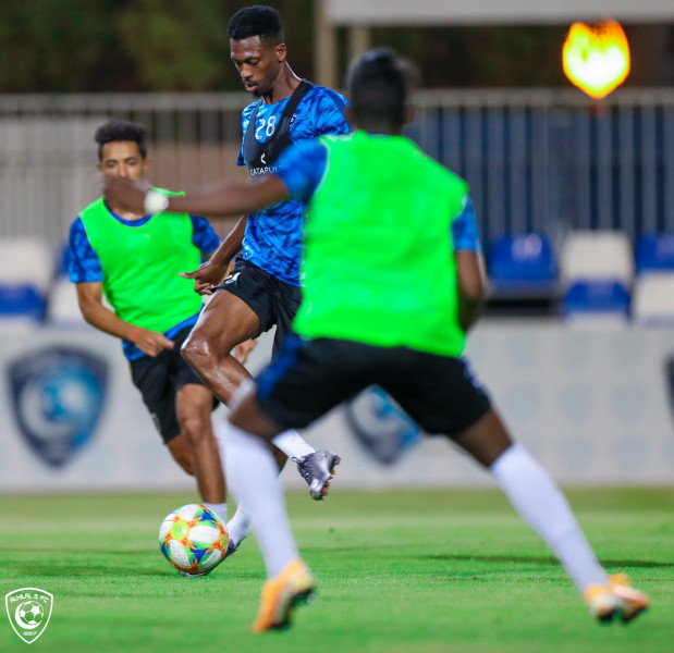 الهلال يواصل تدريباته