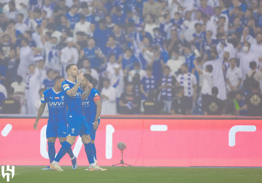 بثلاثية.. الهلال يتغلب على 
