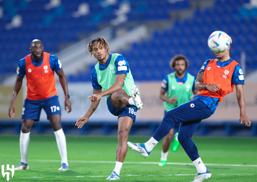 كبير آسيا يعاود تدريباته