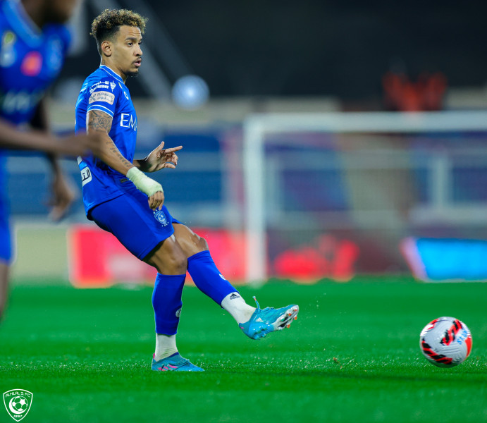 الهلال ينتصر على ضمك برباعية