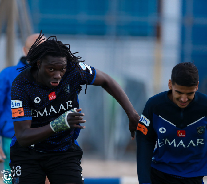 الهلال يعاود الركض