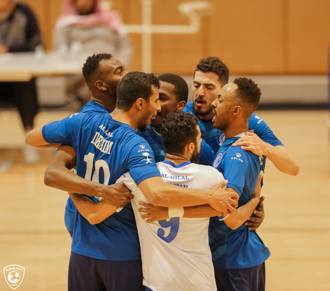 طائرة الهلال تكسب لقاء  