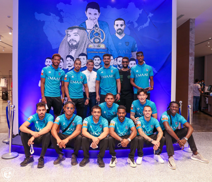 نجوم كبير آسيا يفتتحون 