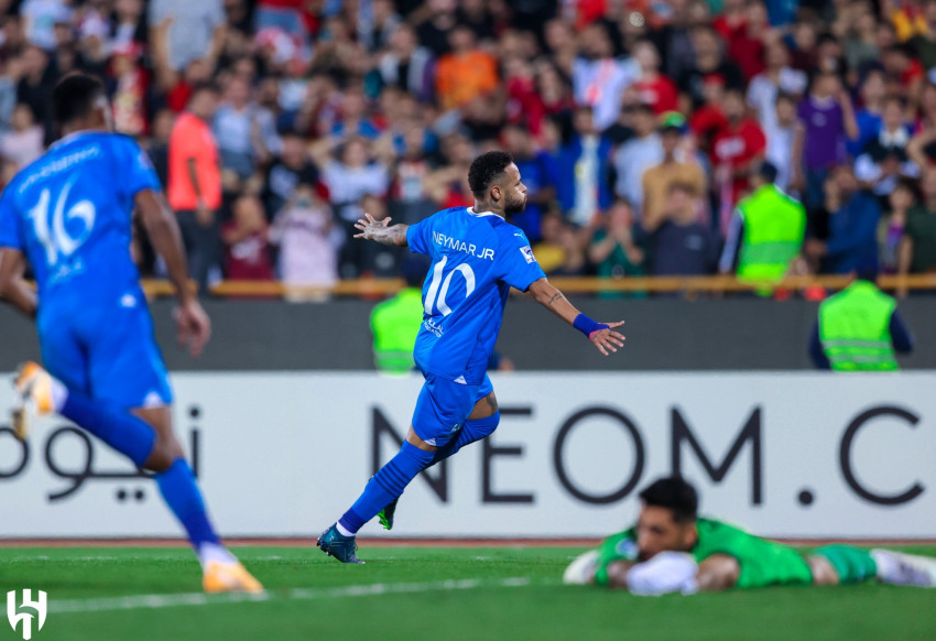 بثلاثية.. الهلال يكسب 