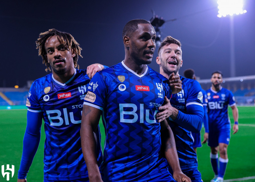 الهلال يكسب