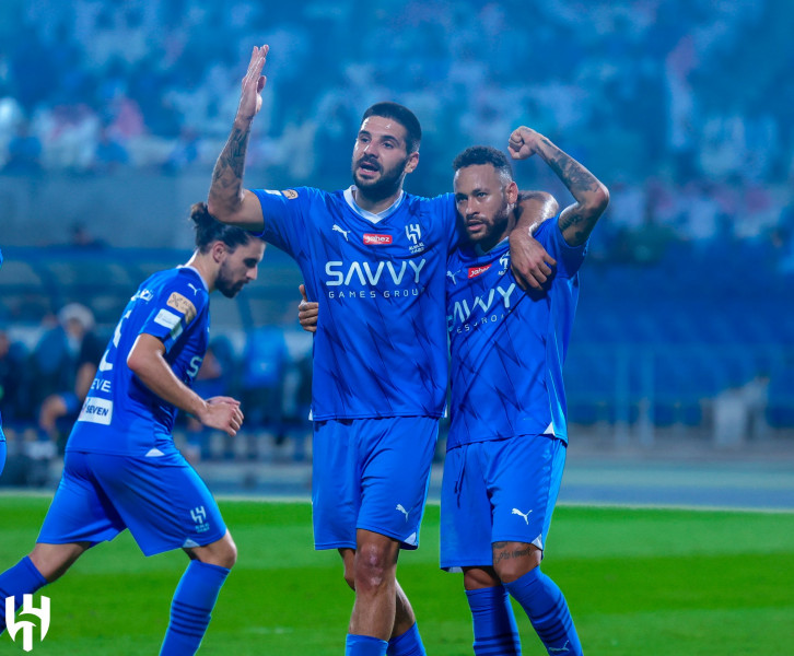 الهلال يكسب 