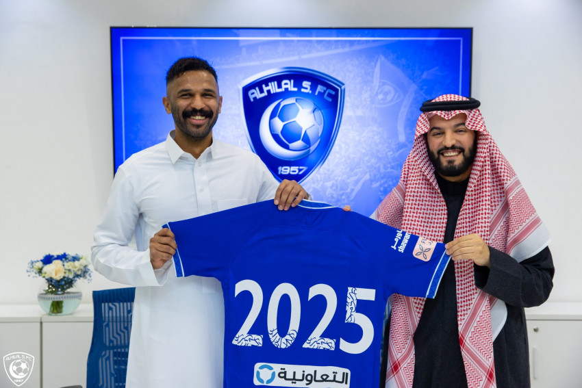 العويس هلاليًا حتّى 2025
