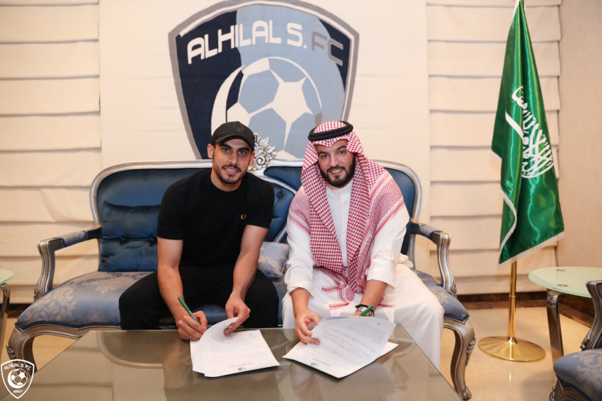 الهلال يجدّد عقد 