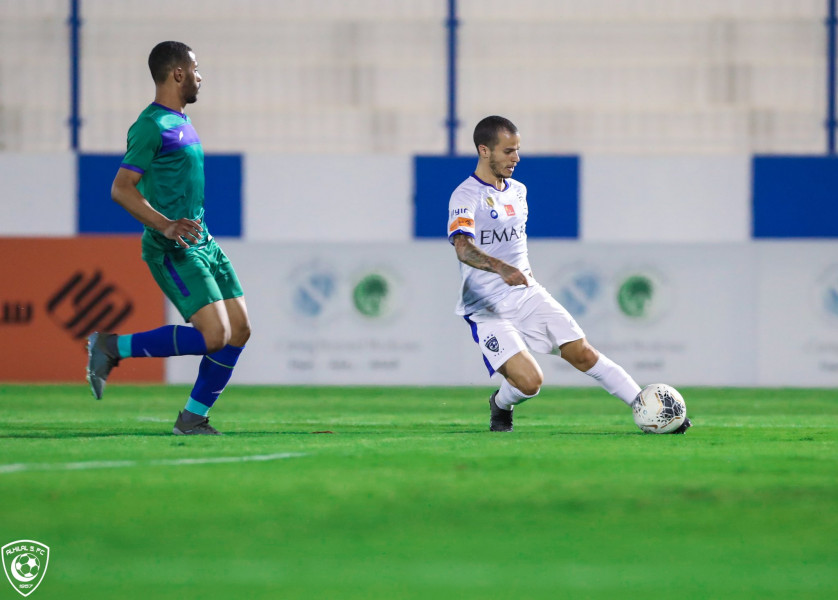 الهلال يتعادل مع الشعلة ويكسب الرياض