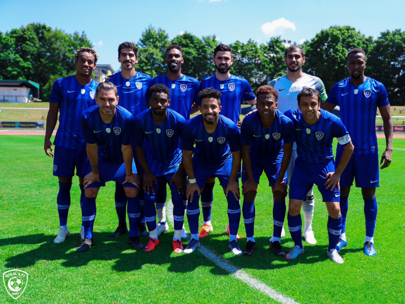 الهلال يكسب 