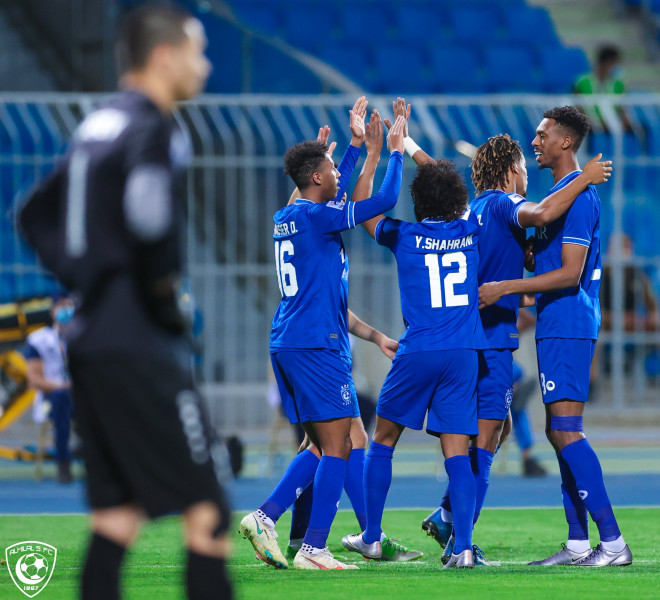 الهلال يكسب 