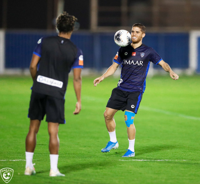الهلال ينهي تحضيراته للقاء النصر