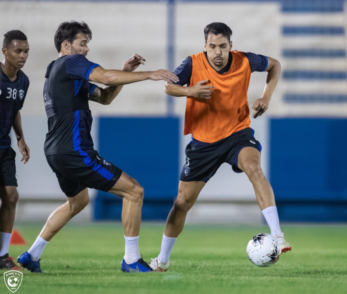 الهلال.. استرجاع ومناورة