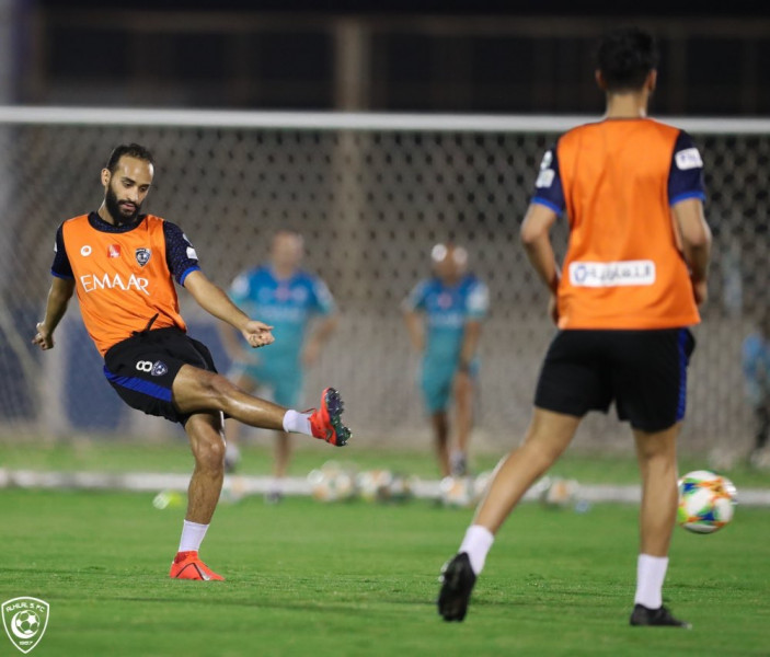 الهلال يواصل تدريباته