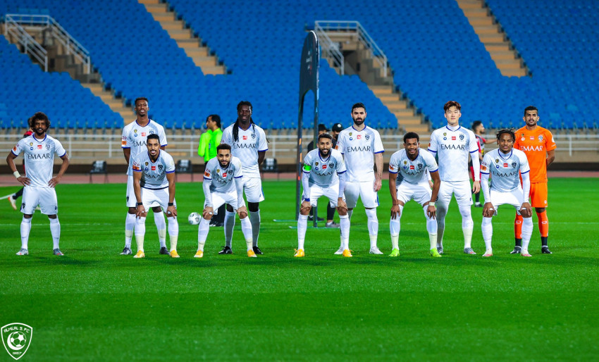الهلال يكسب 