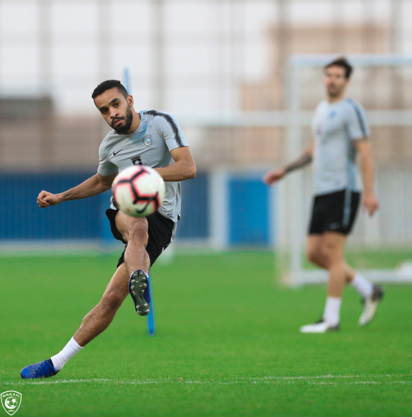 الهلال يعاود الركض