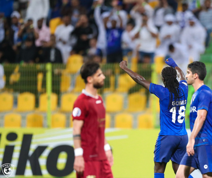 الهلال يكسب 